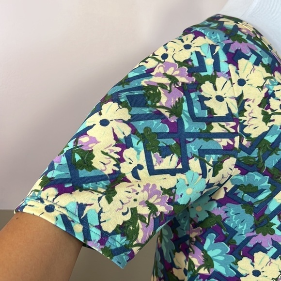 Lularoe Classic T - Picture 4 of 6